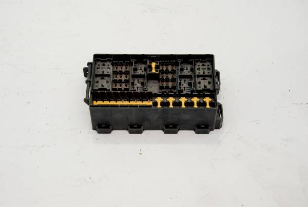 FORD TRANSİT 120 - 120 V ÇIKMA PARÇA  V184 SİGORTA KUTUSU